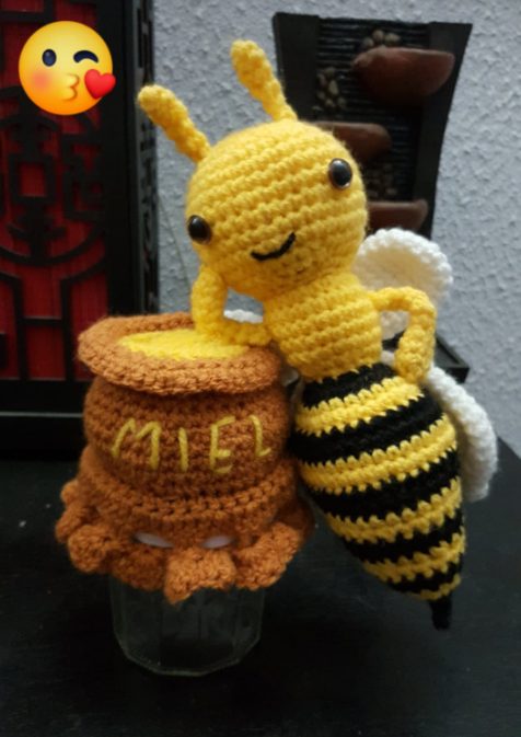 Chantal, créatrice d'amigurumi au crochet