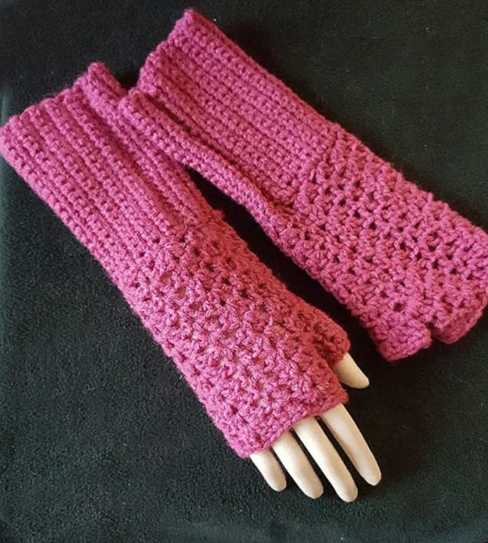 Mitaines roses au crochet en laine